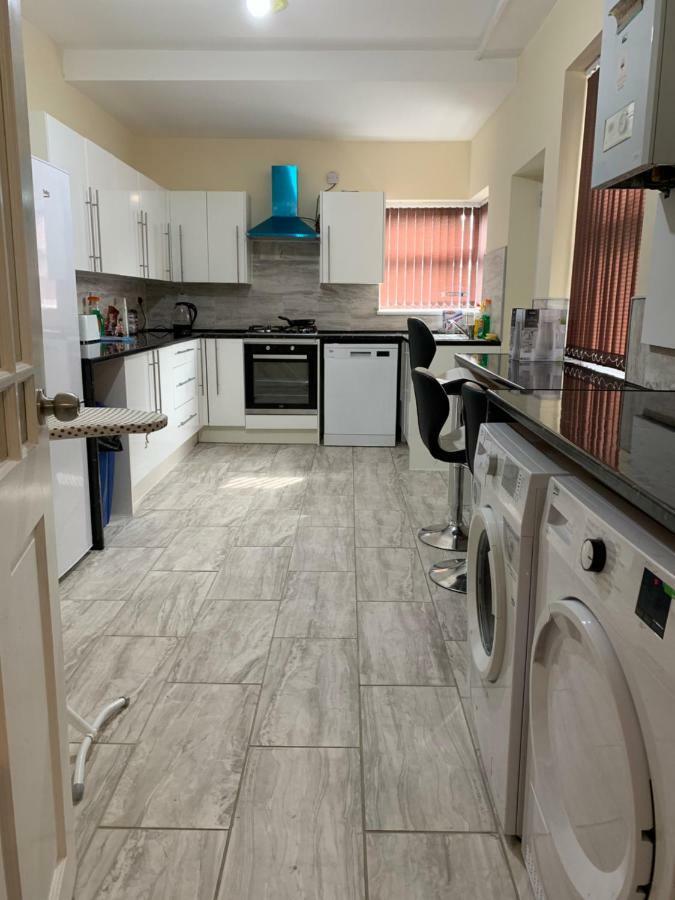 Отель 50 Mayford Road Манчестер Экстерьер фото